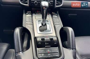 Внедорожник / Кроссовер Porsche Cayenne 2010 в 
