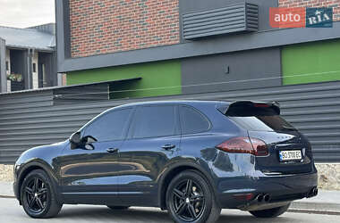 Внедорожник / Кроссовер Porsche Cayenne 2012 в 