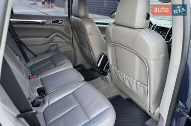 Внедорожник / Кроссовер Porsche Cayenne 2012 в 