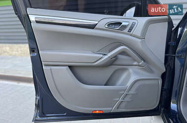 Внедорожник / Кроссовер Porsche Cayenne 2012 в 