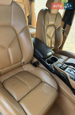 Внедорожник / Кроссовер Porsche Cayenne 2010 в 