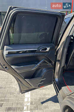 Внедорожник / Кроссовер Porsche Cayenne 2012 в 