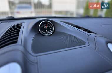 Позашляховик / Кросовер Porsche Cayenne 2016 в 