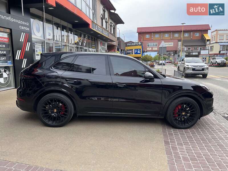 Позашляховик / Кросовер Porsche Cayenne 2021 в Львові