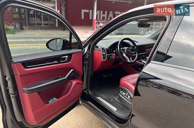 Внедорожник / Кроссовер Porsche Cayenne 2021 в 