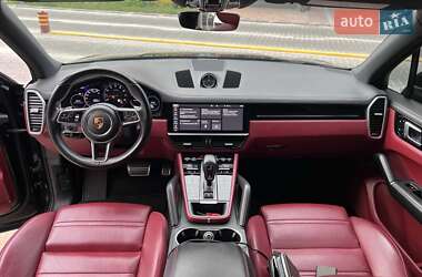 Внедорожник / Кроссовер Porsche Cayenne 2021 в 