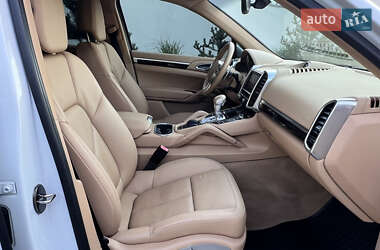 Внедорожник / Кроссовер Porsche Cayenne 2014 в 