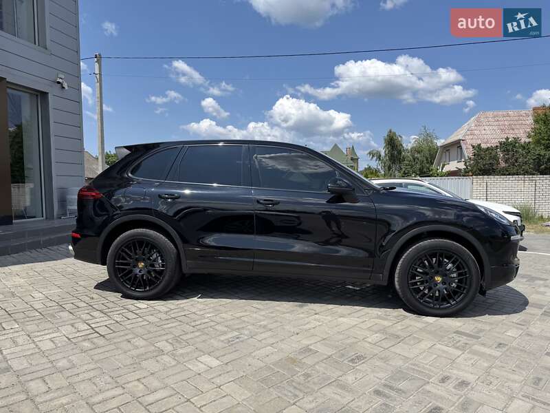Внедорожник / Кроссовер Porsche Cayenne 2016 в Кременчуге