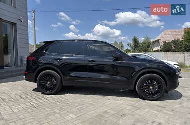 Внедорожник / Кроссовер Porsche Cayenne 2016 в 