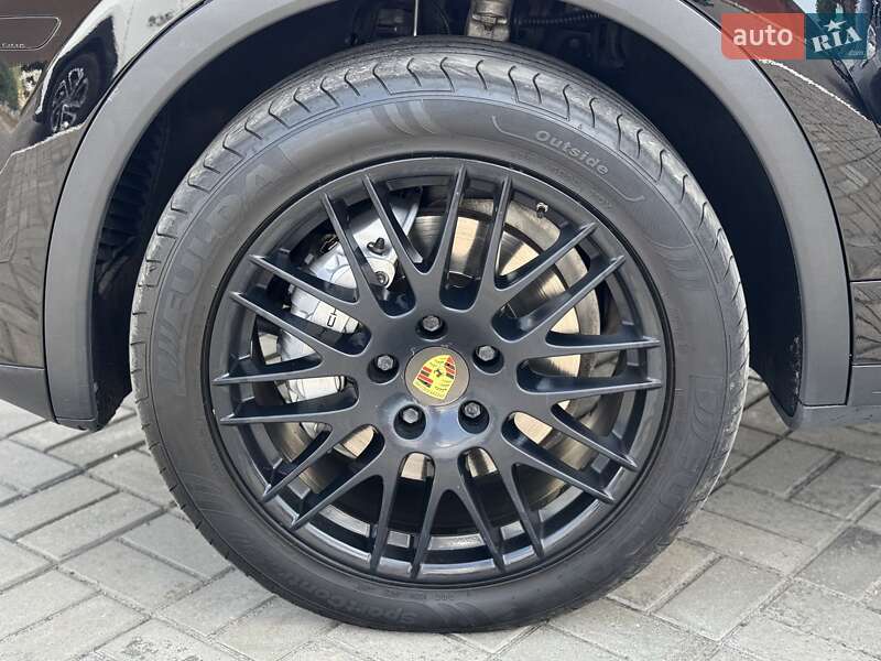 Внедорожник / Кроссовер Porsche Cayenne 2016 в Кременчуге