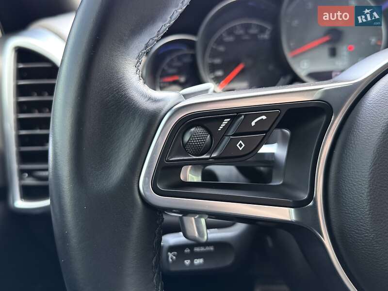 Внедорожник / Кроссовер Porsche Cayenne 2016 в Кременчуге