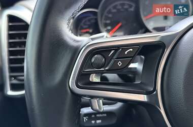 Внедорожник / Кроссовер Porsche Cayenne 2016 в 