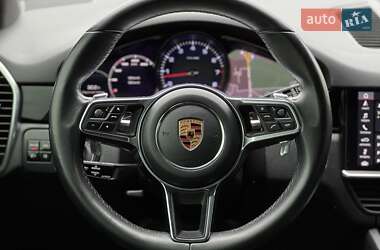 Внедорожник / Кроссовер Porsche Cayenne 2018 в 