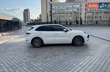 Внедорожник / Кроссовер Porsche Cayenne 2022 в 