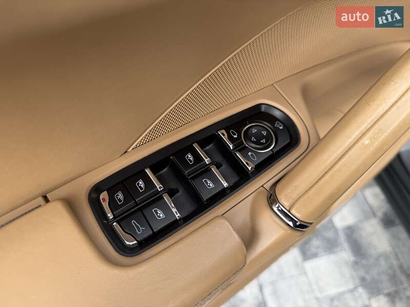 Внедорожник / Кроссовер Porsche Cayenne 2012 в Днепре