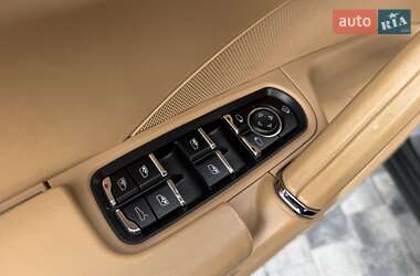 Внедорожник / Кроссовер Porsche Cayenne 2012 в 