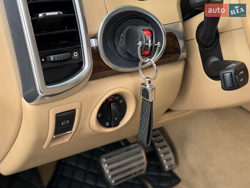 Внедорожник / Кроссовер Porsche Cayenne 2012 в Днепре