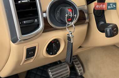 Внедорожник / Кроссовер Porsche Cayenne 2012 в 