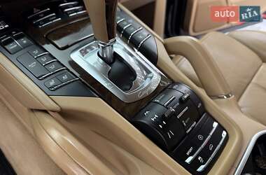Внедорожник / Кроссовер Porsche Cayenne 2012 в 
