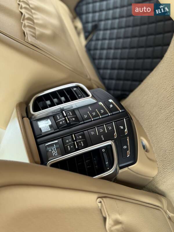Внедорожник / Кроссовер Porsche Cayenne 2012 в Днепре