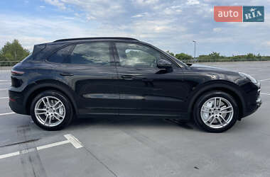 Внедорожник / Кроссовер Porsche Cayenne 2018 в 