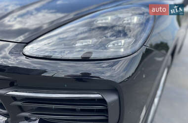 Внедорожник / Кроссовер Porsche Cayenne 2018 в 