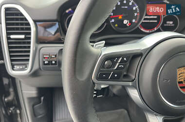 Внедорожник / Кроссовер Porsche Cayenne 2018 в 