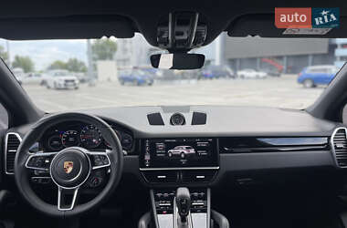 Внедорожник / Кроссовер Porsche Cayenne 2018 в 