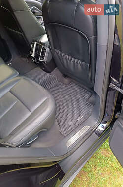 Внедорожник / Кроссовер Porsche Cayenne 2010 в 
