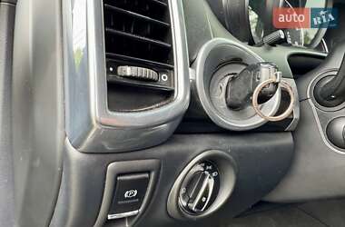 Внедорожник / Кроссовер Porsche Cayenne 2012 в 