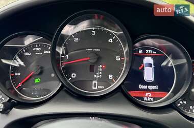 Внедорожник / Кроссовер Porsche Cayenne 2012 в 