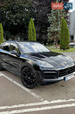 Внедорожник / Кроссовер Porsche Cayenne 2018 в 