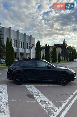 Внедорожник / Кроссовер Porsche Cayenne 2018 в 