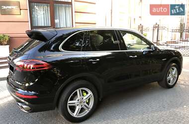 Позашляховик / Кросовер Porsche Cayenne 2015 в 