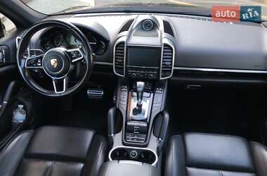 Позашляховик / Кросовер Porsche Cayenne 2015 в 