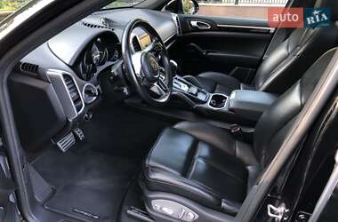 Позашляховик / Кросовер Porsche Cayenne 2015 в 