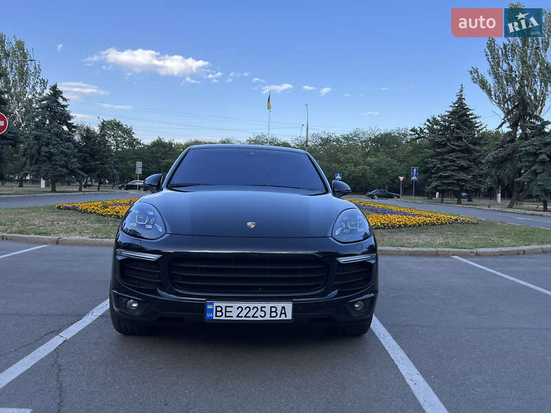 Внедорожник / Кроссовер Porsche Cayenne 2015 в Николаеве