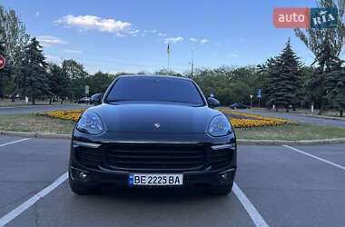 Внедорожник / Кроссовер Porsche Cayenne 2015 в 