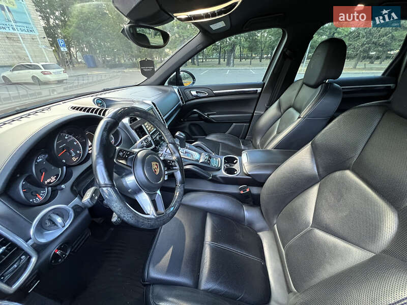 Внедорожник / Кроссовер Porsche Cayenne 2015 в Николаеве