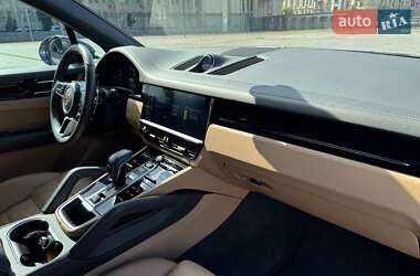 Внедорожник / Кроссовер Porsche Cayenne 2020 в 