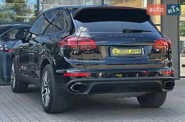 Внедорожник / Кроссовер Porsche Cayenne 2015 в 