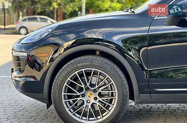 Внедорожник / Кроссовер Porsche Cayenne 2015 в 