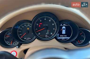 Внедорожник / Кроссовер Porsche Cayenne 2015 в 
