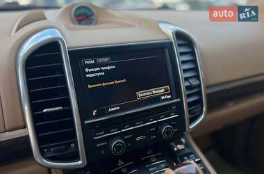Внедорожник / Кроссовер Porsche Cayenne 2015 в 