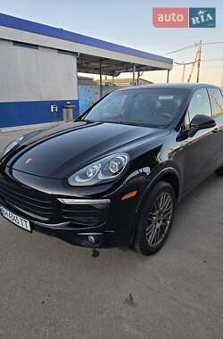 Внедорожник / Кроссовер Porsche Cayenne 2016 в 
