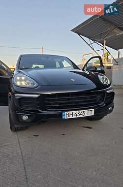 Внедорожник / Кроссовер Porsche Cayenne 2016 в 