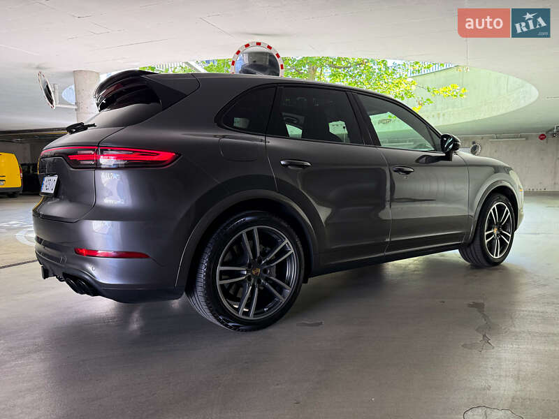 Внедорожник / Кроссовер Porsche Cayenne 2023 в Ровно