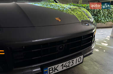 Внедорожник / Кроссовер Porsche Cayenne 2023 в 