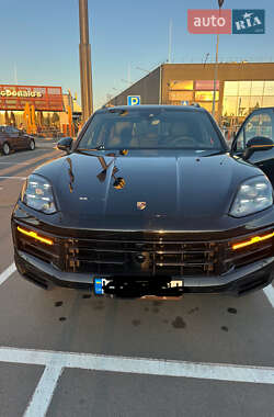 Позашляховик / Кросовер Porsche Cayenne 2024 в 