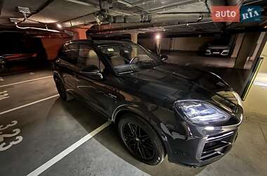 Внедорожник / Кроссовер Porsche Cayenne 2023 в 